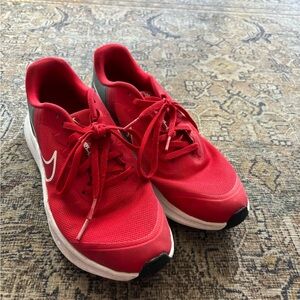 Nike Starrunner shoes